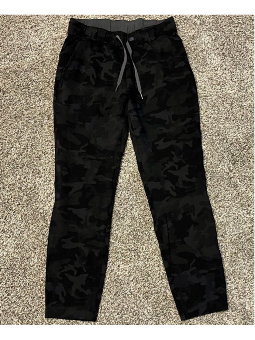 Lululemon On the Fly Pant, Size 4, 28” Inseam, EUC